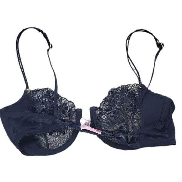 Victoria's Secret Lacy Push Up Bra - Picture 2 of 4